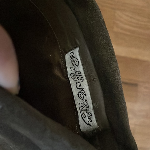 Naughty monkey over the knee boots - Picture 4 of 4